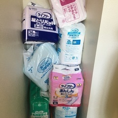 尿とりパット　他　オムツの画像