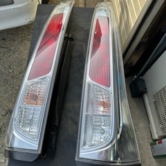 NISSAN セレナ　C26 テールランプ美品　あげます