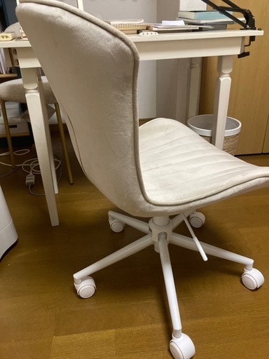 PCチェア　お洒落椅子　ベロア調　ラテベージュ　くすみカラー