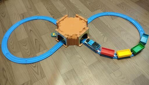 プラレール　トーマス　トンネルセット