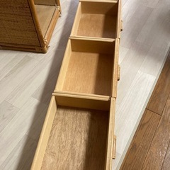 籐の小タンスの画像