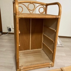 籐の小タンスの画像