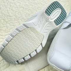 【新品未使用】ナースシューズ23.5cm の画像