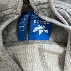 adidasスウェットセットアップの画像