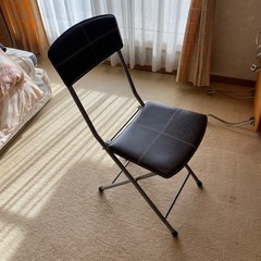 折り畳み椅子の画像