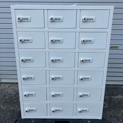 ③Nsafe エヌセーフ貴重品ロッカー 3列6段 18人用 ダイヤル錠 金庫 ホワイト