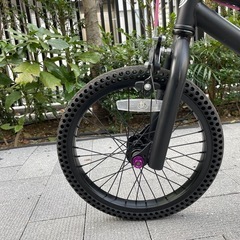 子供用 パンクしない自転車 BMX 16インチ マットブラックの画像