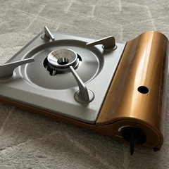 【差し上げます】イワタニ　カセットコンロ　ガス3本付きの画像