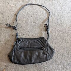 黒のショルダーバッグ　中古 ESTINE