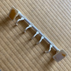 【USED】☆５連フック☆両面テープで壁などに☆収納グッズ☆便利グッズ☆の画像