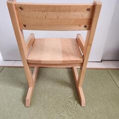 子供用　椅子　木材の画像