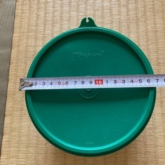【USED】☆タッパーウェア☆保存容器☆緑色のふた☆丸型☆しっかり密閉
☆の画像