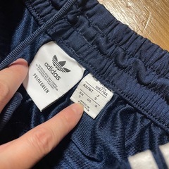 adidas 上下セットの画像