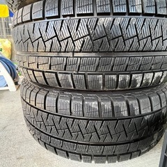 ピレリ　スタッドレス　タイヤのみ！215/60R16  4本セット！の画像