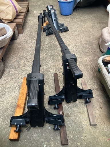 THULE製ルーフキャリアバーセット　ハイルーフ対応　鍵付き