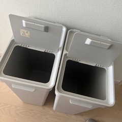 IKEAゴミ箱2個の画像