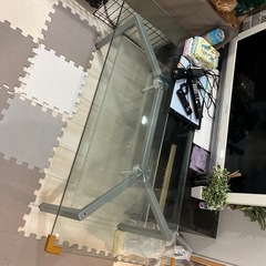 ガラステーブル