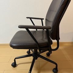 ニトリ オフィスチェア Nシールド　スモークDHの画像