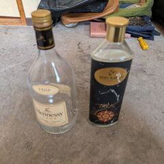 レミーマルタンとヘネシーの空瓶　中古
