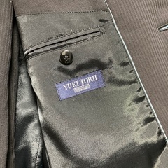 スーツ(YUKI TORII)の画像