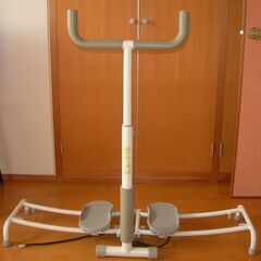 足を開いたり閉じたりする健康器具です。