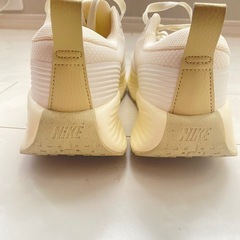 【ほぼ未使用】NIKE W PROMINA　24.5の画像