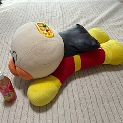 特大サイズのアンパンマンのぬいぐるみ
