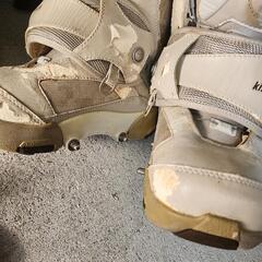 キスマーク ビンディングとブーツの画像