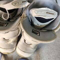 キスマーク ビンディングとブーツの画像