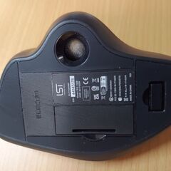 エレコム　トラックボールマウスの画像