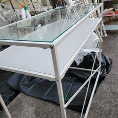 ガラスのテーブルの画像
