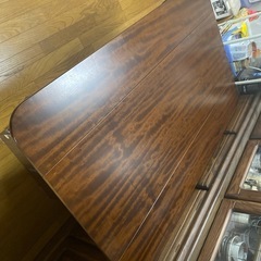サイズ変更可能な机(机の端折りたたみ可能)