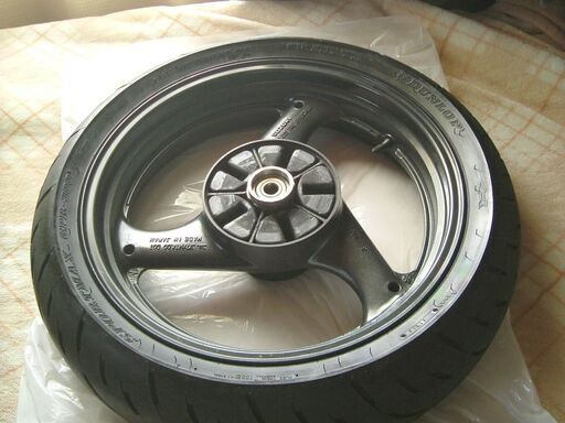 良品 スズキ BANDIT(バンディット)250 GJ77A/74A リアホイール