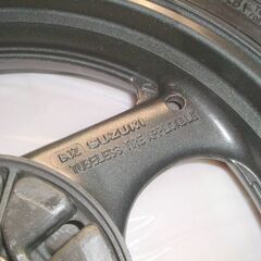 良品 スズキ BANDIT(バンディット)250 GJ77A/74A リアホイールの画像