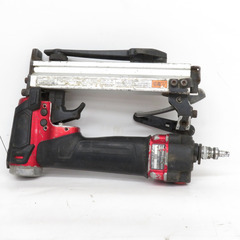 makita マキタ 10×25mm 高圧エアタッカ エアダスタ付 AT1025HB 中古 【工具専門店 テイクハンズ金沢野々市店】の画像