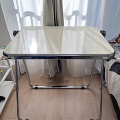 折りたたみスチールテーブルの画像