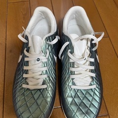 ナイキ（NIKE）サッカートレーニングシューズ 芝用 ティエンポ エメラルド レジェンド 10 アカデミーの画像