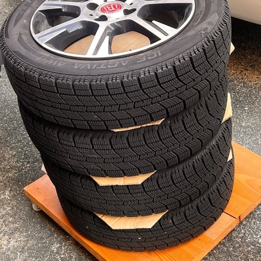 【最終お値下げしました!!】スタッドレスタイヤ 中古品（2000km程 走行）