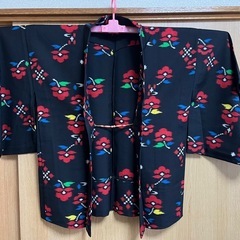 着物　アンサンブル　黒地に赤い花がかわいい！の画像