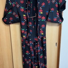 着物　アンサンブル　黒地に赤い花がかわいい！