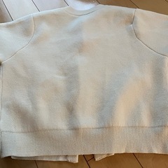 アンドミー　and me ニット　パールボタン　カーディガン Mサイズの画像