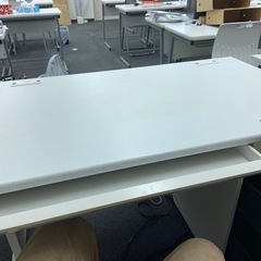 オフィス用デスクの画像