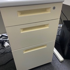 オフィス用デスクの画像