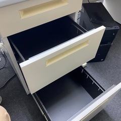 オフィス用デスクの画像