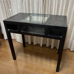 エスニック調のデスク