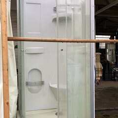 簡易シャワーユニット＋シャワールームの木枠キャスター付きの画像