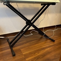 カシオ　電子ピアノとスタンドの画像