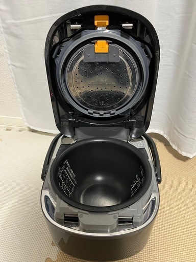  【中古美品】炊飯器 象印  NP-QS06 3.5合 南部鉄器 極め羽釜 圧縮IT炊飯ジャー