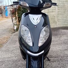 非常に良いエンジン。SYM Attila 125。バッテリーは新...