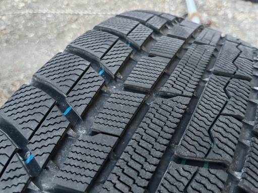 スタッドレスタイヤ  18インチ 235/60R18 107Q